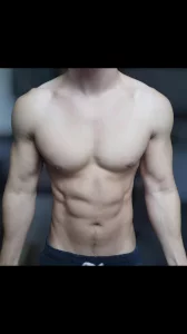 肌肉男爆插大奶母狗