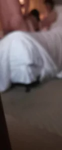 老公拍摄两个单男前后夹击操老婆