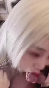 不喜欢戴套套不舒服进来骚货妹子主动拿掉套子无套输出内射